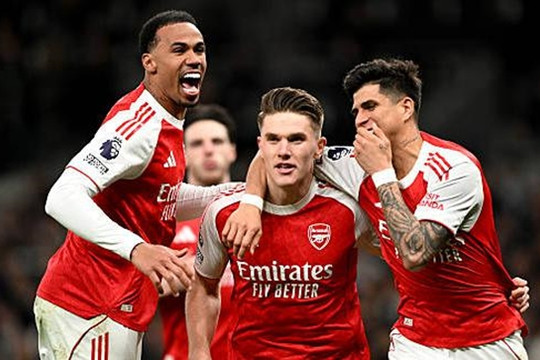 Arsenal đè bẹp Tottenham 4-1: Viktor Gyokeres rực sáng với cú đúp đẳng cấp