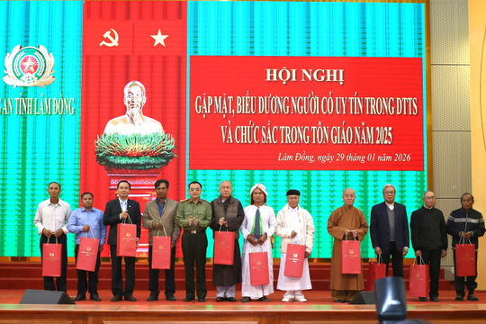 Kiên quyết đấu tranh với sinh hoạt tôn giáo trái phép