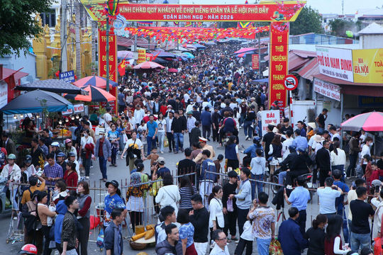 Chợ Viềng Ninh Bình: Khám phá phiên chợ cầu may độc nhất chỉ họp một lần trong năm