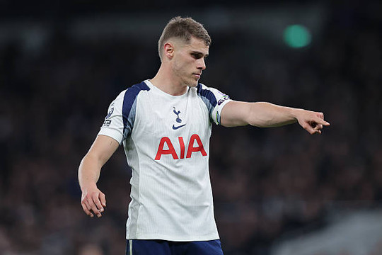Liverpool cân nhắc chi 100 triệu bảng cho Micky van de Ven: Canh bạc rủi ro từ Tottenham