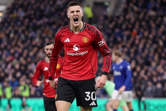 Benjamin Sesko ghi bàn hạ Everton: Thông điệp đanh thép gửi Michael Carrick