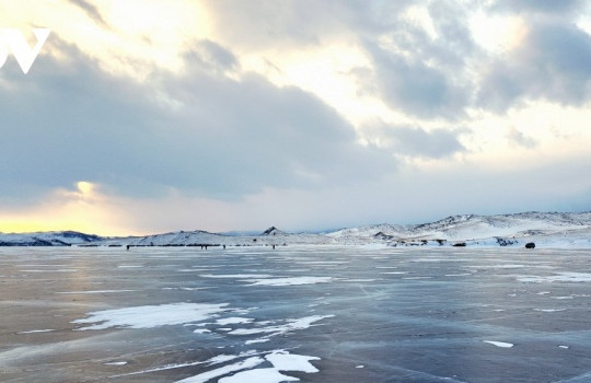 Hồ Baikal: Hành trình khám phá "mắt xanh" Siberia và vẻ đẹp băng giá nghìn năm