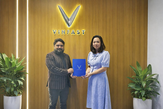 VinFast hợp tác PlusX Electric triển khai dịch vụ sạc di động và cứu hộ tại UAE