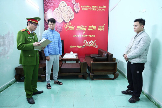 Tuyên Quang: Khởi tố đối tượng lái ô tô kéo lê cảnh sát giao thông hơn 500 mét