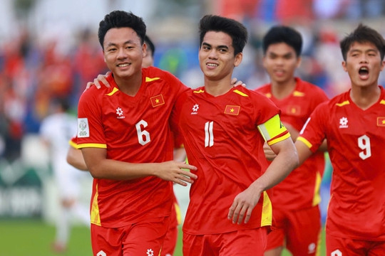 HLV Kim Sang-sik giải bài toán thủ lĩnh U23 Việt Nam tại ASIAD 20 bằng suất quá tuổi