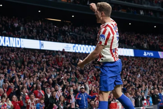 Sorloth lập hat-trick giúp Atletico Madrid đè bẹp Club Brugge 4-1 để vào vòng 1/8 Champions League