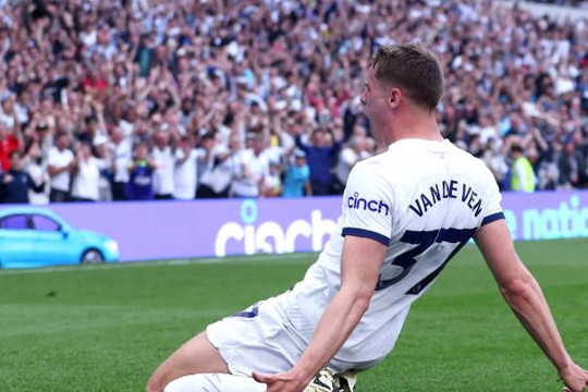 Liverpool nhắm Van de Ven thay Van Dijk, Chelsea theo dõi sát Cristiano Ronaldo