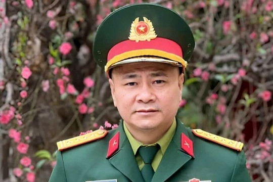 NSND Tự Long: Từ thợ hồ đến Đại tá, Tiến sĩ và tổ ấm hạnh phúc tuổi U60