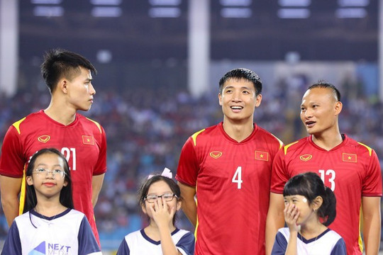 Thể Công Viettel thắng Nam Định 1-0: Niềm vui không trọn vẹn vì nỗi lo Bùi Tiến Dũng