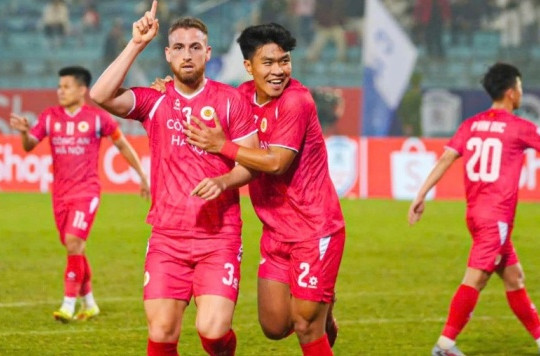 CAHN bứt tốc chiếm ngôi đầu, Nam Định chìm sâu trong khủng hoảng tại V.League