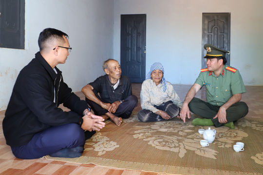 Lâm Đồng “đi từng ngõ, gõ cửa từng nhà" tuyên truyền bầu cử
