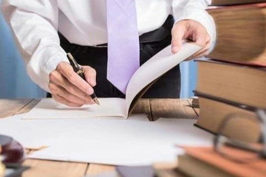 Thẩm quyền xét thi đua đối với công chức biệt phái