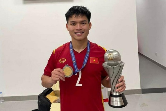 Hậu vệ Hồ Văn Cường đứt dây chằng, nghỉ thi đấu đến hết năm 2026