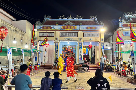 Về miếu Hải Tân rủ nhau vui hội bài chòi