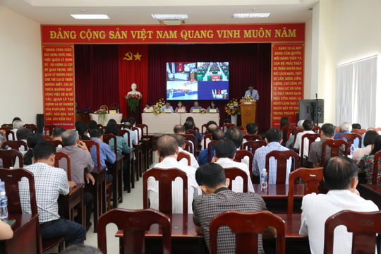 Ứng cử viên ĐBQH khóa XVI tiếp xúc cử tri phường Phú Thủy, Mũi Né và Hàm Thắng