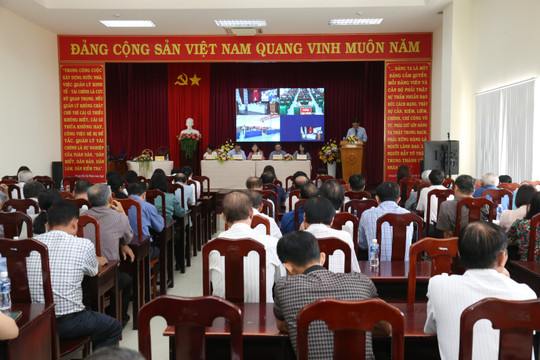 Ứng cử viên ĐBQH khóa XVI tiếp xúc cử tri phía Đông tỉnh Lâm Đồng