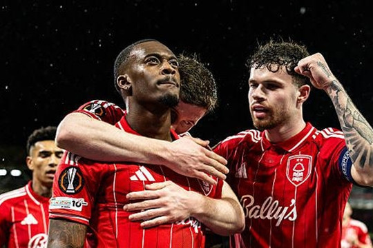Nottingham Forest lần đầu vào vòng 16 đội Europa League sau màn rượt đuổi với Fenerbahce