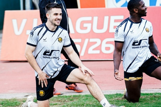 Cựu cầu thủ PSV Eindhoven tập chay 2 tháng chờ ra mắt Thanh Hóa sau án phạt FIFA