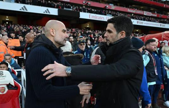 Arsenal hưởng lợi từ lịch thi đấu: Man City phải di chuyển gấp 3 lần trong cuộc đua vô địch