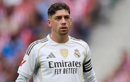 Man Utd chi 130 triệu euro cho Valverde, Liverpool gia nhập cuộc đua giành Luis Suarez