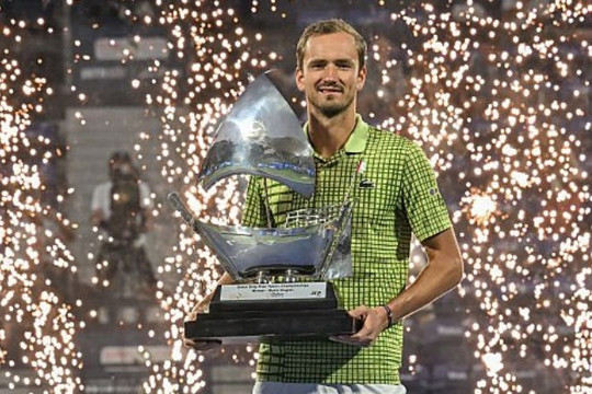 Medvedev vô địch Dubai Championships 2026 không cần thi đấu chung kết