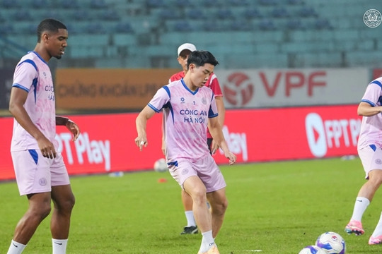 Bóng đá Việt Nam 1/3: Đình Bắc tịt ngòi 13 trận và biến động ngôi đầu V-League