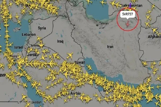 Chuyến bay Ural Airlines đi xuyên không phận Iran giữa lúc căng thẳng quân sự leo thang