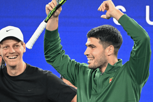 Carlos Alcaraz cán mốc 60 tuần số 1 ATP: Áp lực bám đuổi từ Jannik Sinner