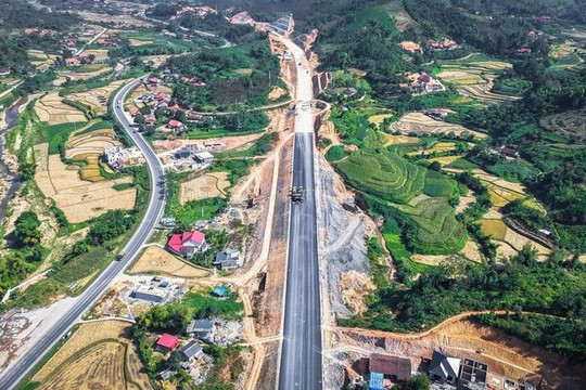 Cao tốc Hữu Nghị - Chi Lăng 11.800 tỷ đồng: Phấn đấu hoàn tất mặt bằng trước 15/3/2026