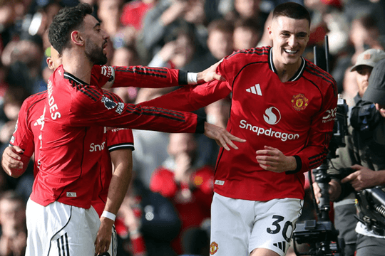 Man Utd thắng nhọc Crystal Palace: Tại sao Michael Carrick vẫn cần Amad Diallo?