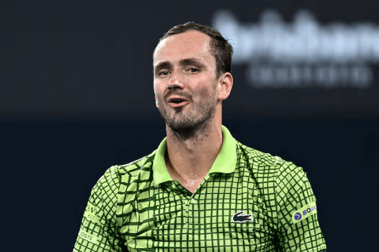 Căng thẳng Mỹ - Iran khiến Medvedev và dàn sao tennis mắc kẹt, nguy cơ lỡ Indian Wells 2026