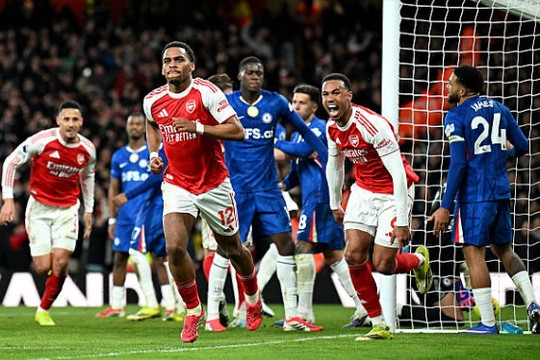 Arsenal hạ Chelsea 2-1: Jurrien Timber lập công giữ vững ngôi đầu Ngoại hạng Anh