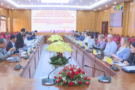 Lam Dong Leaders Work With Experts on Sustainable Urban Development