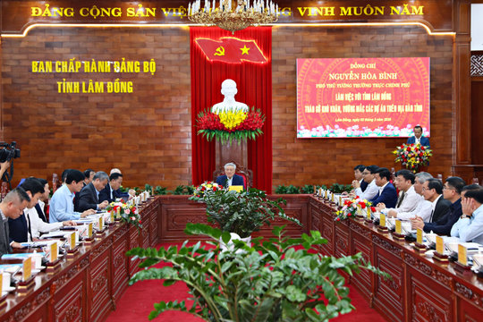 Phó Thủ tướng Thường trực Chính phủ Nguyễn Hòa Bình làm việc tại Lâm Đồng