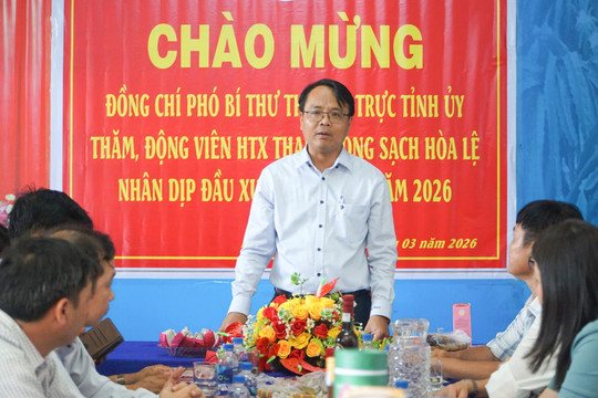 Phó Bí thư Thường trực Tỉnh ủy Lâm Đồng Đặng Hồng Sỹ thăm HTX Thanh long sạch Hòa Lệ
