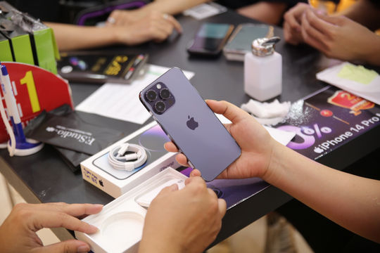 Giá iPhone 14 giảm mạnh còn hơn 12 triệu đồng, trở thành iPhone mới rẻ nhất tại Việt Nam