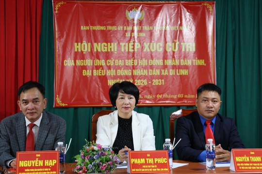 Cử tri xã Di Linh tiếp xúc với người ứng cử đại biểu HĐND các cấp