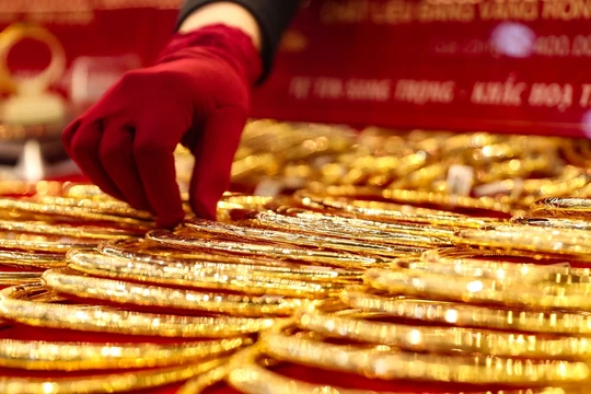 Giá vàng chiều nay 4/3/2026: Thế giới tăng trở lại, trong nước giảm 4 triệu