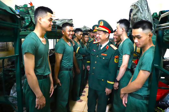 Ngày đầu trong màu xanh áo lính