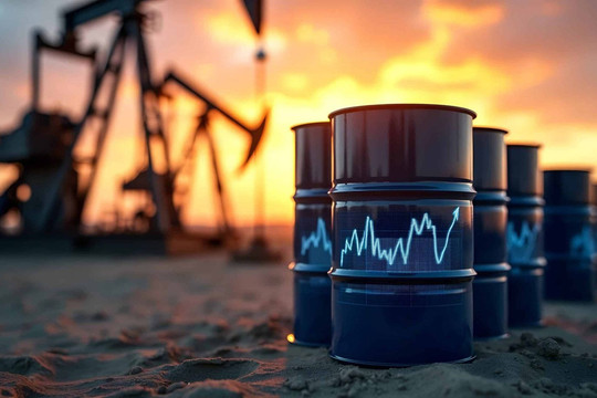 Giá dầu Brent vượt 82 USD/thùng, nguồn cung bị gián đoạn