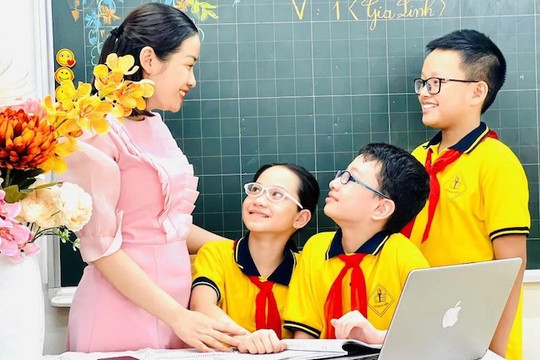 Hiệu trưởng kiêm nhiệm việc của Hiệu phó, có được tính thêm giờ?