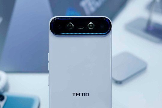 TECNO Slim 2: Smartphone siêu mỏng 5.49mm gây kinh ngạc với viên pin 6150mAh tại MWC 2026