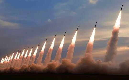 Iran phóng 40 tên lửa tấn công các mục tiêu quân sự của Mỹ và Israel