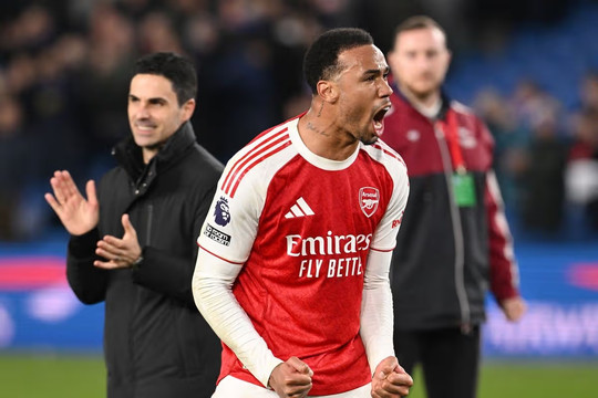 Arsenal nắm quyền tự quyết vô địch Ngoại hạng Anh sau cú sẩy chân của Man City