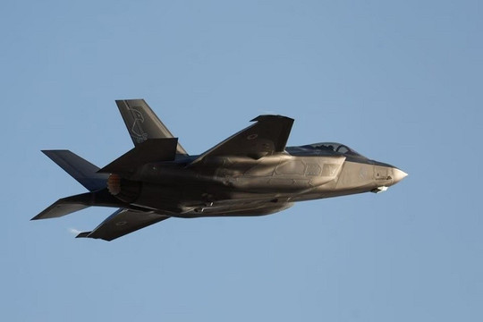 Tiêm kích F-35I Adir của Israel bắn hạ máy bay Yak-130 trên bầu trời Tehran