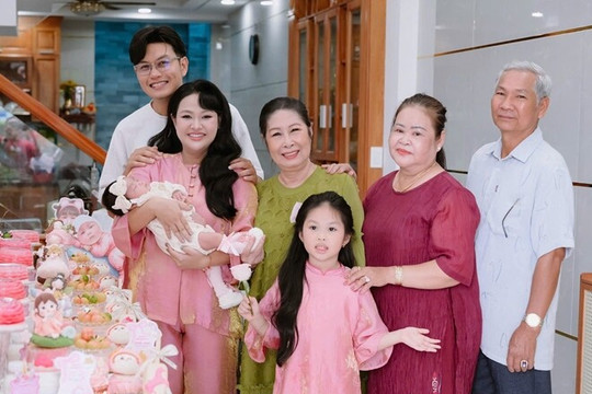 NSƯT Kim Phương khoe 2 cháu nội và cuộc sống viên mãn bên con dâu Trà Ngọc ở tuổi ngoài 70