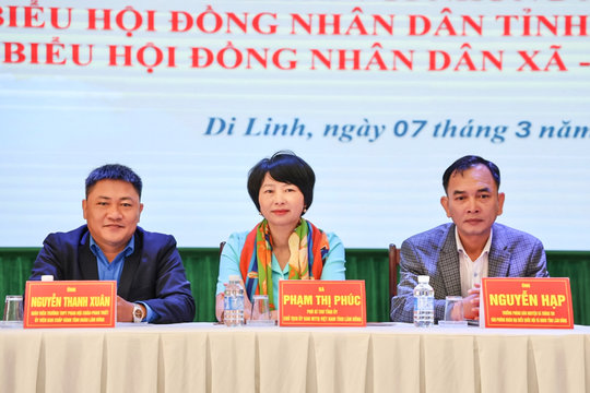 Cử tri xã Di Linh tiếp xúc với người ứng cử đại biểu HĐND các cấp