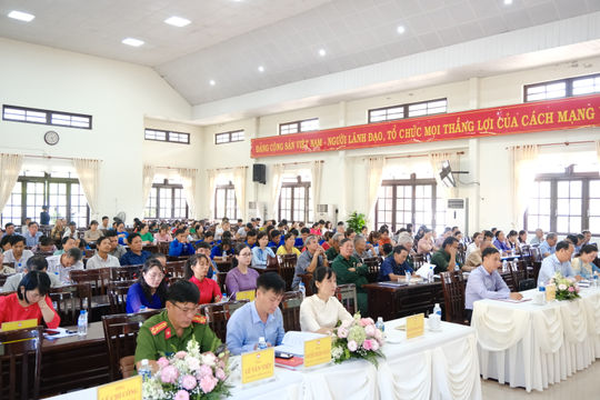 Ứng cử viên đại biểu HĐND tỉnh Lâm Đồng tiếp xúc cử tri xã Cát Tiên