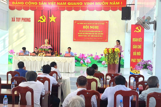 Cử tri xã Tuy Phong gửi gắm kỳ vọng các ứng cử viên đại biểu HĐND tỉnh