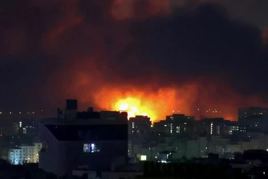 Israel không kích nhà máy tên lửa ngầm của Iran: Huy động 80 máy bay chiến đấu